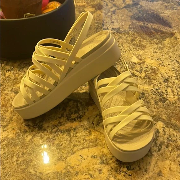 Women's Croc Brooklyn strappy Cream Platform Sandals. Worn a handful of times W8 - Picture 1 of 6